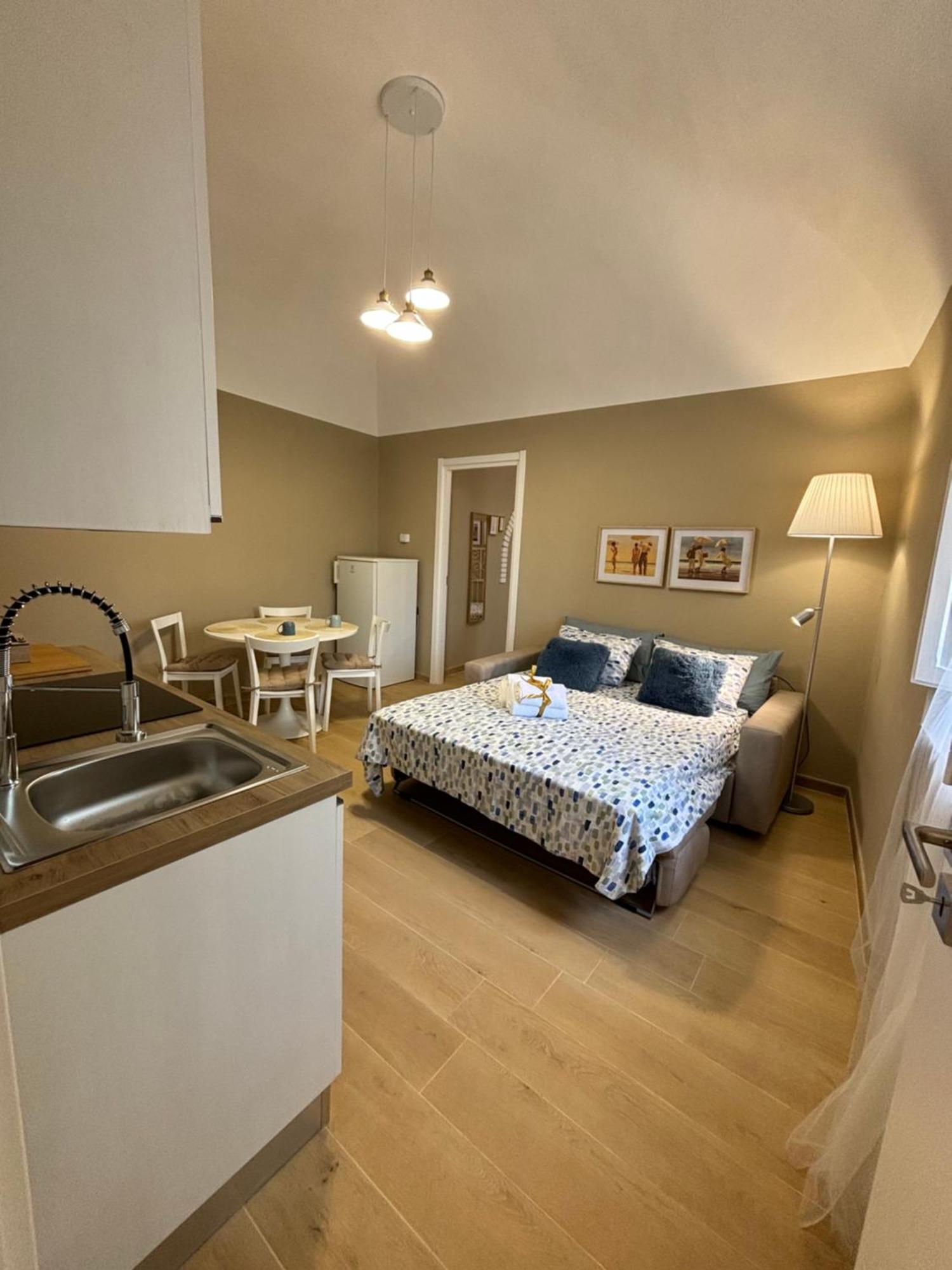 Casa Vacanze La Donna Di Cuori โวลแตร์รา ภายนอก รูปภาพ