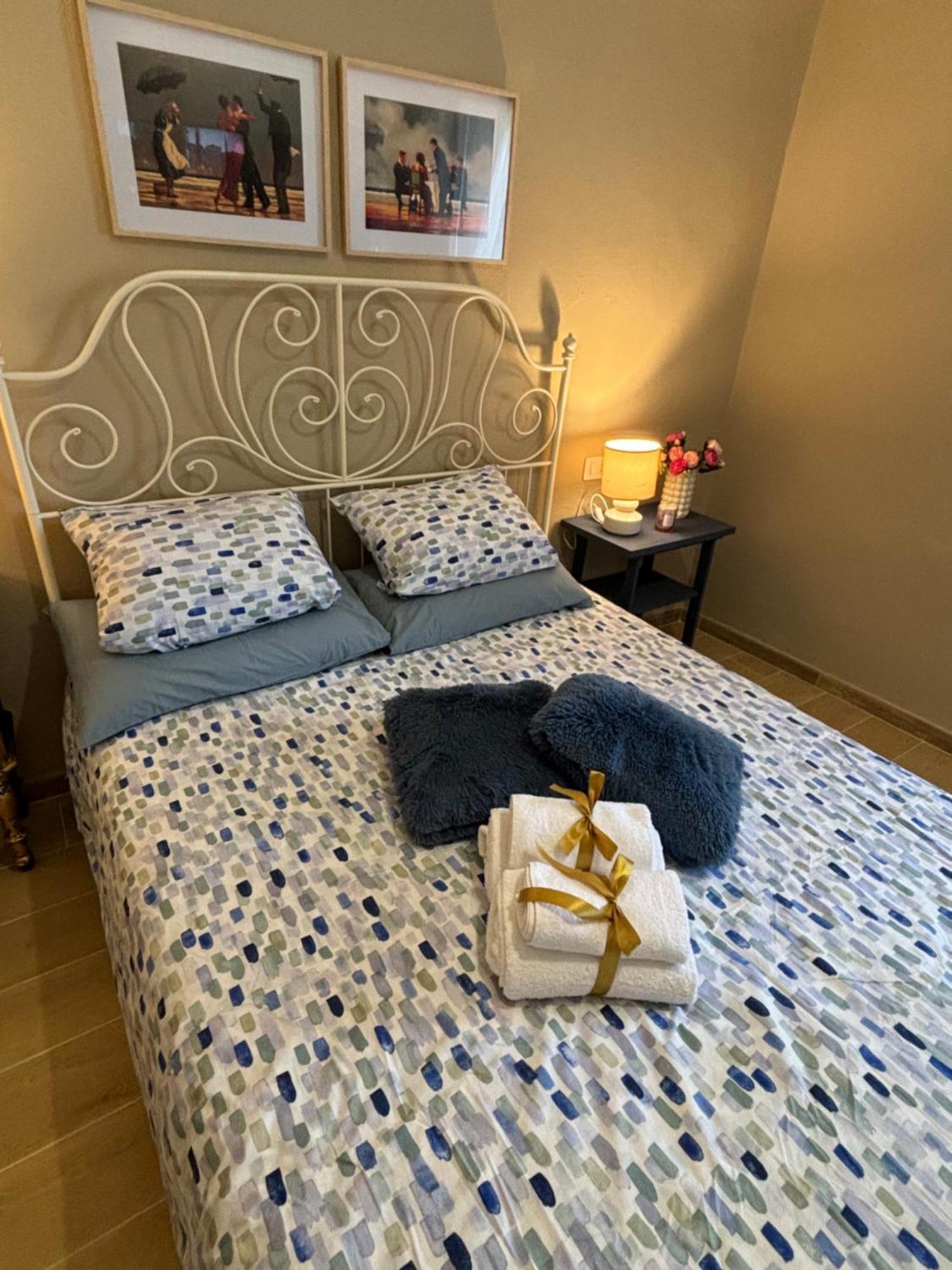 Casa Vacanze La Donna Di Cuori โวลแตร์รา ภายนอก รูปภาพ