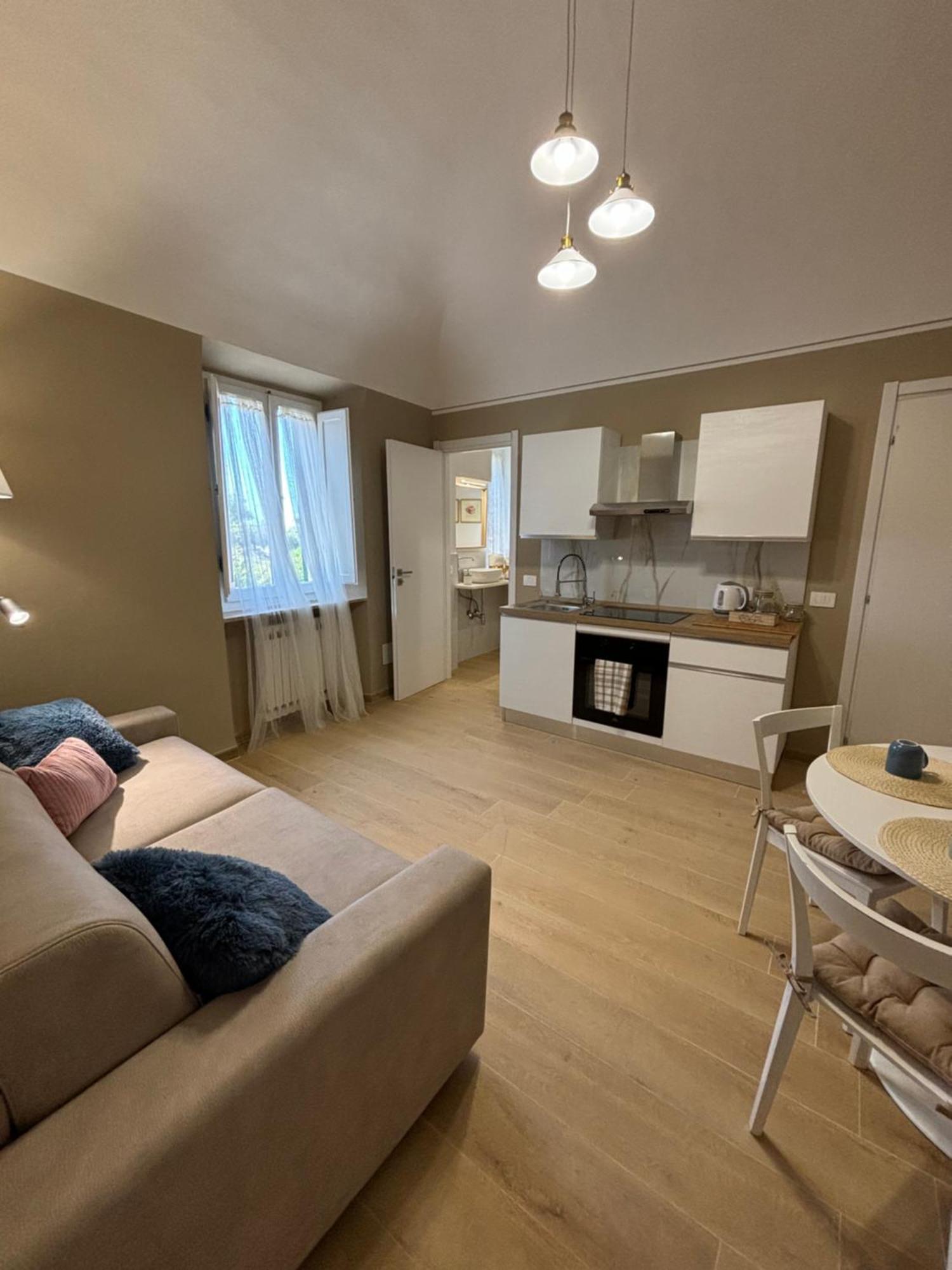 Casa Vacanze La Donna Di Cuori โวลแตร์รา ภายนอก รูปภาพ